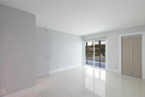 Condo in Coconut Creek, Florida, 2 bedrooms  № 1806130 - photo 26
