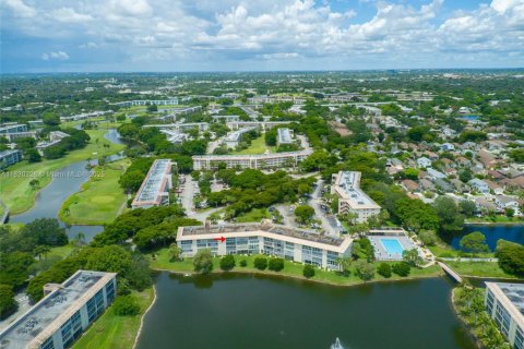 Condo in Coconut Creek, Florida, 2 bedrooms  № 1806130 - photo 8