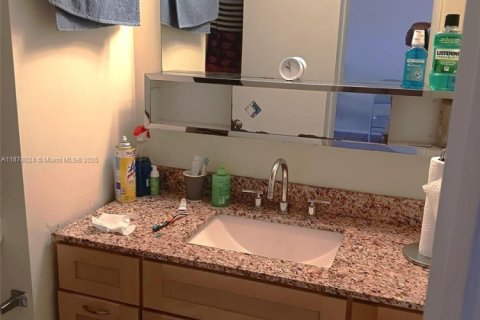 Condominio en venta en North Miami Beach, Florida, 2 dormitorios, 103.12 m2 № 1923043 - foto 12