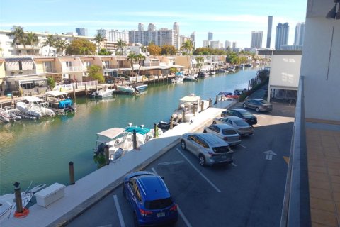 Condominio en venta en North Miami Beach, Florida, 2 dormitorios, 103.12 m2 № 1923043 - foto 15