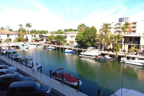 Condominio en venta en North Miami Beach, Florida, 2 dormitorios, 103.12 m2 № 1923043 - foto 17