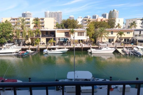 Condominio en venta en North Miami Beach, Florida, 2 dormitorios, 103.12 m2 № 1923043 - foto 4
