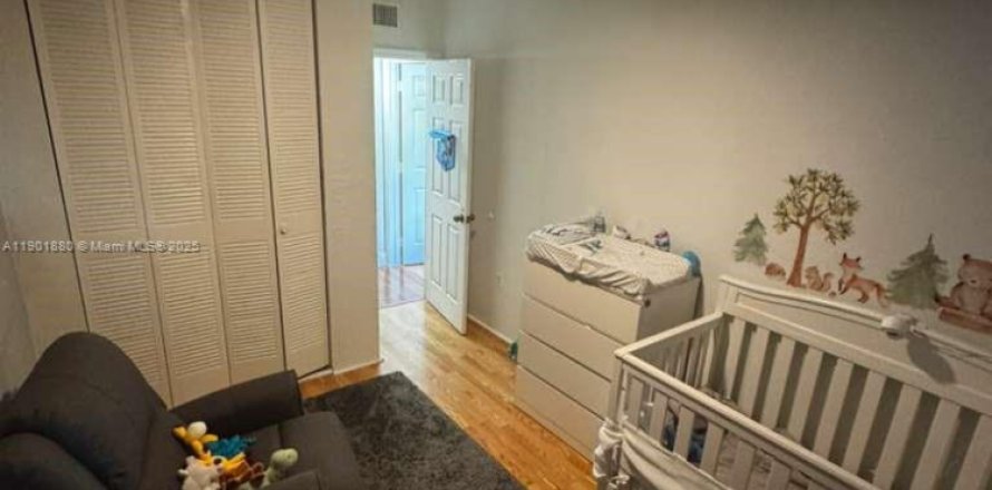 Condo in Miami, Florida, 3 bedrooms  № 2012860