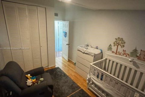 Condo in Miami, Florida, 3 bedrooms  № 2012860 - photo 2