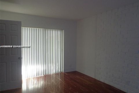 Condo in Sunrise, Florida, 3 bedrooms  № 2030781 - photo 10
