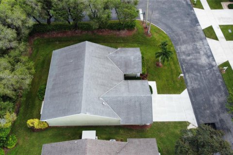 House in Homestead, Florida 3 bedrooms, 143.81 sq.m. № 1981480 - photo 30