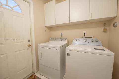 House in Homestead, Florida 3 bedrooms, 143.81 sq.m. № 1981480 - photo 18