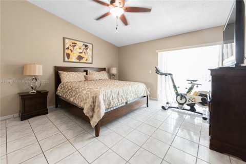 House in Homestead, Florida 3 bedrooms, 143.81 sq.m. № 1981480 - photo 11