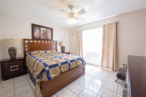 House in Homestead, Florida 3 bedrooms, 143.81 sq.m. № 1981480 - photo 9