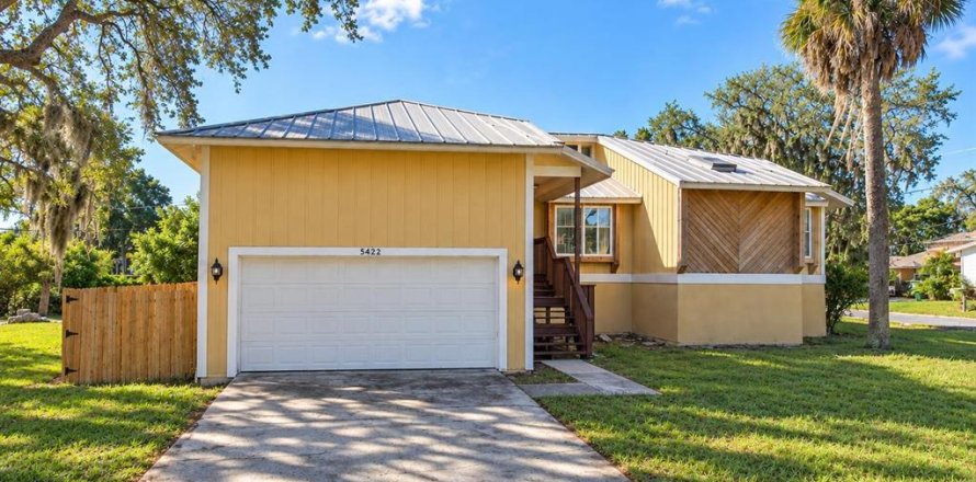 Casa en New Port Richey, Florida 3 dormitorios, 155.89 m2 № 2385773