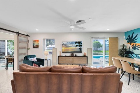 Casa en venta en Orlando, Florida, 4 dormitorios, 167.41 m2 № 1907583 - foto 17