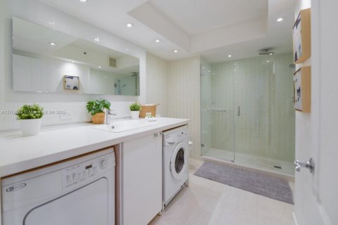 Condominio en venta en Miami, Florida, 1 dormitorio, 72.28 m2 № 1985426 - foto 12