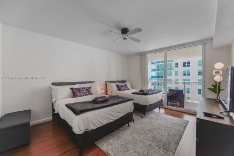 Condominio en venta en Miami, Florida, 1 dormitorio, 72.28 m2 № 1985426 - foto 20