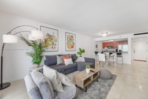Condominio en venta en Miami, Florida, 1 dormitorio, 72.28 m2 № 1985426 - foto 2