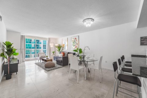 Condominio en venta en Miami, Florida, 1 dormitorio, 72.28 m2 № 1985426 - foto 19