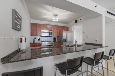 Condominio en venta en Miami, Florida, 1 dormitorio, 72.28 m2 № 1985426 - foto 4