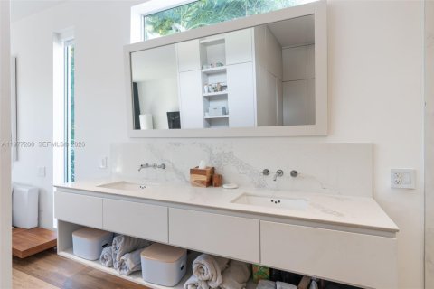 Adosado en venta en Miami, Florida, 3 dormitorios, 260.31 m2 № 2041719 - foto 19