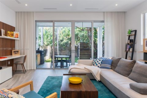 Adosado en venta en Miami, Florida, 3 dormitorios, 260.31 m2 № 2041719 - foto 11