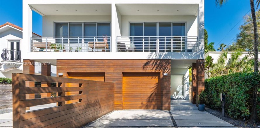 Adosado en Miami, Florida 3 dormitorios, 260.31 m2 № 2041719