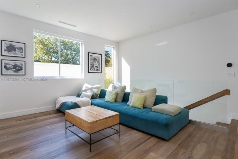 Adosado en venta en Miami, Florida, 3 dormitorios, 260.31 m2 № 2041719 - foto 22