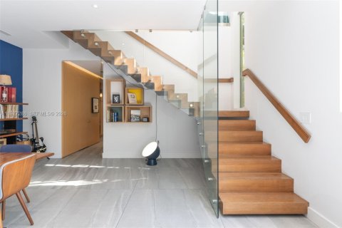 Adosado en venta en Miami, Florida, 3 dormitorios, 260.31 m2 № 2041719 - foto 5
