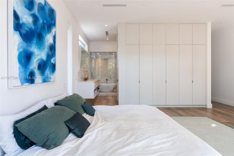 Adosado en venta en Miami, Florida, 3 dormitorios, 260.31 m2 № 2041719 - foto 16