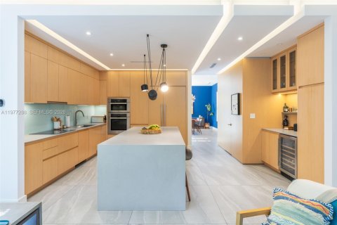 Adosado en venta en Miami, Florida, 3 dormitorios, 260.31 m2 № 2041719 - foto 14
