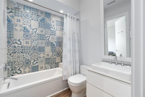 Adosado en venta en Miami, Florida, 3 dormitorios, 260.31 m2 № 2041719 - foto 26