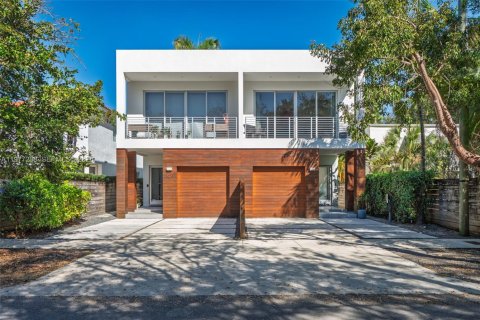 Adosado en venta en Miami, Florida, 3 dormitorios, 260.31 m2 № 2041719 - foto 3