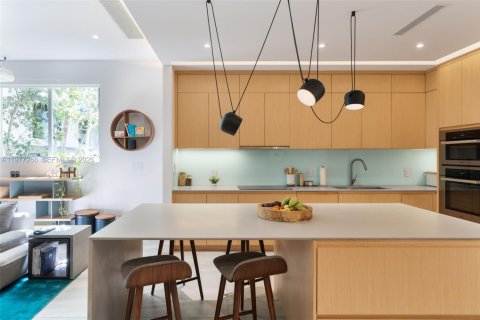Adosado en venta en Miami, Florida, 3 dormitorios, 260.31 m2 № 2041719 - foto 12
