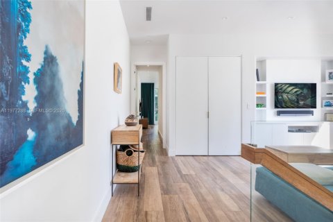 Adosado en venta en Miami, Florida, 3 dormitorios, 260.31 m2 № 2041719 - foto 20