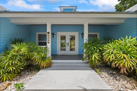 House in Stuart, Florida 4 bedrooms, 305.18 sq.m. № 2083017 - photo 11
