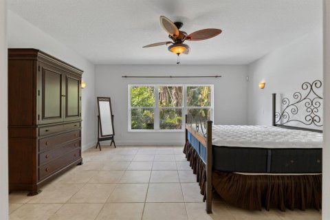 House in Stuart, Florida 4 bedrooms, 305.18 sq.m. № 2083017 - photo 22