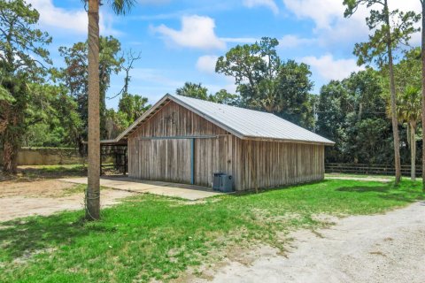 House in Stuart, Florida 4 bedrooms, 305.18 sq.m. № 2083017 - photo 9