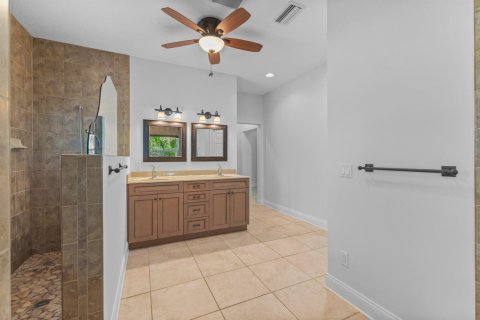 House in Stuart, Florida 4 bedrooms, 305.18 sq.m. № 2083017 - photo 28