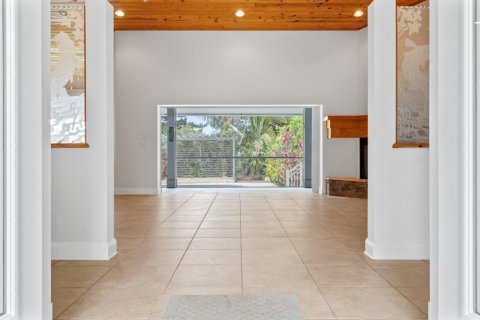 House in Stuart, Florida 4 bedrooms, 305.18 sq.m. № 2083017 - photo 13