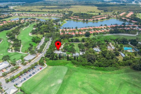 House in Stuart, Florida 4 bedrooms, 305.18 sq.m. № 2083017 - photo 3