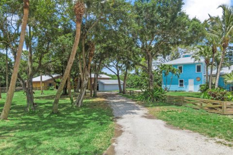 House in Stuart, Florida 4 bedrooms, 305.18 sq.m. № 2083017 - photo 6
