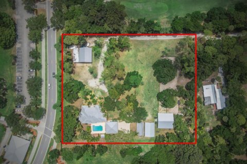 House in Stuart, Florida 4 bedrooms, 305.18 sq.m. № 2083017 - photo 4
