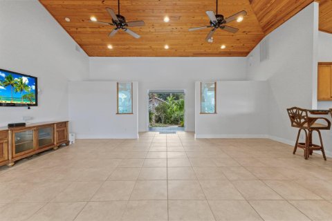 House in Stuart, Florida 4 bedrooms, 305.18 sq.m. № 2083017 - photo 12