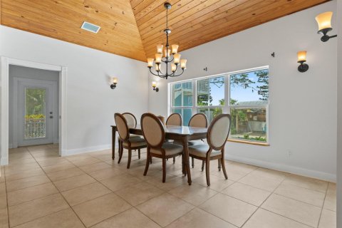 House in Stuart, Florida 4 bedrooms, 305.18 sq.m. № 2083017 - photo 19