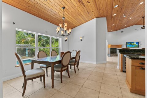 House in Stuart, Florida 4 bedrooms, 305.18 sq.m. № 2083017 - photo 20