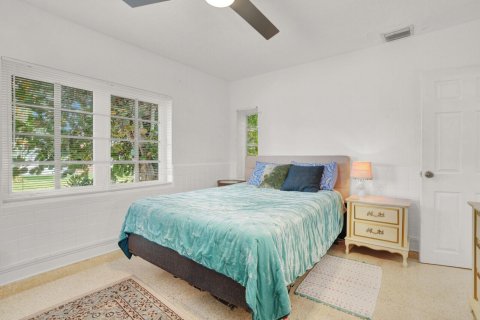 House in Lake Worth, Florida 4 bedrooms, 148.74 sq.m. № 2246449 - photo 15