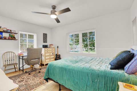 House in Lake Worth, Florida 4 bedrooms, 148.74 sq.m. № 2246449 - photo 16