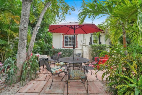 House in Lake Worth, Florida 4 bedrooms, 148.74 sq.m. № 2246449 - photo 27