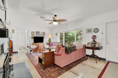 House in Lake Worth, Florida 4 bedrooms, 148.74 sq.m. № 2246449 - photo 6