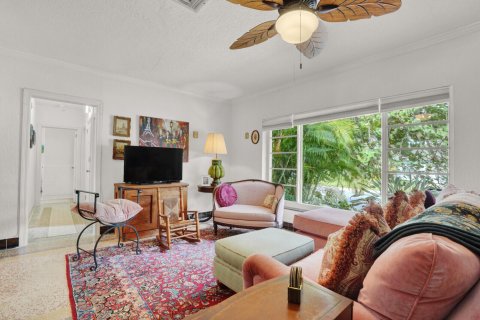House in Lake Worth, Florida 4 bedrooms, 148.74 sq.m. № 2246449 - photo 8