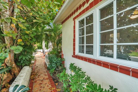 House in Lake Worth, Florida 4 bedrooms, 148.74 sq.m. № 2246449 - photo 29