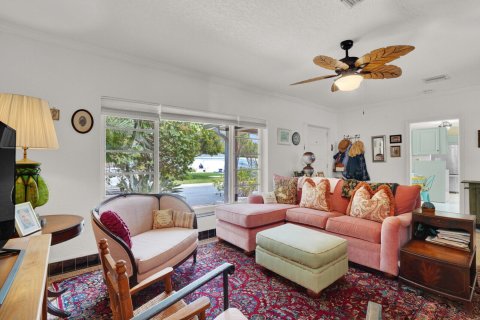 House in Lake Worth, Florida 4 bedrooms, 148.74 sq.m. № 2246449 - photo 5