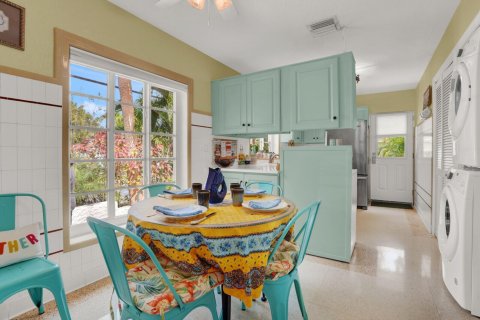 House in Lake Worth, Florida 4 bedrooms, 148.74 sq.m. № 2246449 - photo 10